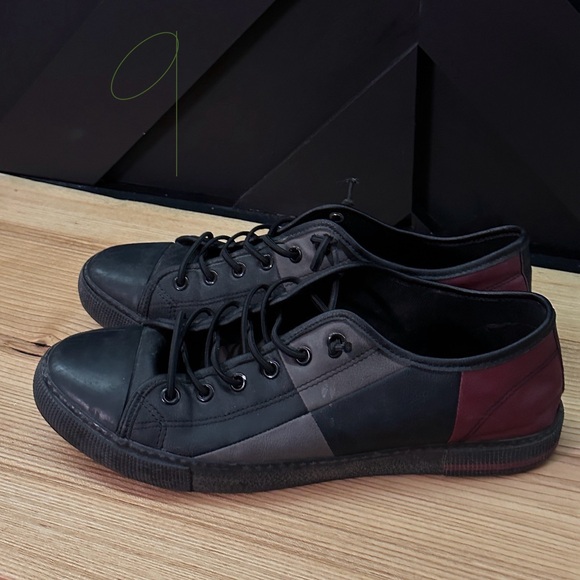 shoes - Picture 2 of 4